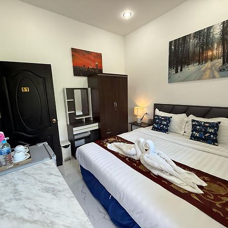 Heaven House Restro & Bar Hotel Patong Luaran gambar