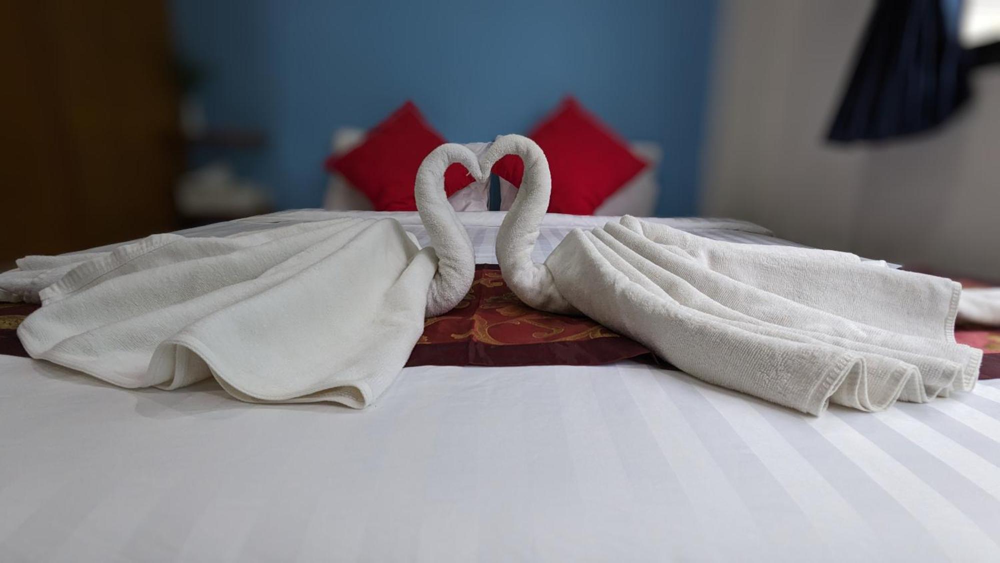 Heaven House Restro & Bar Hotel Patong Luaran gambar