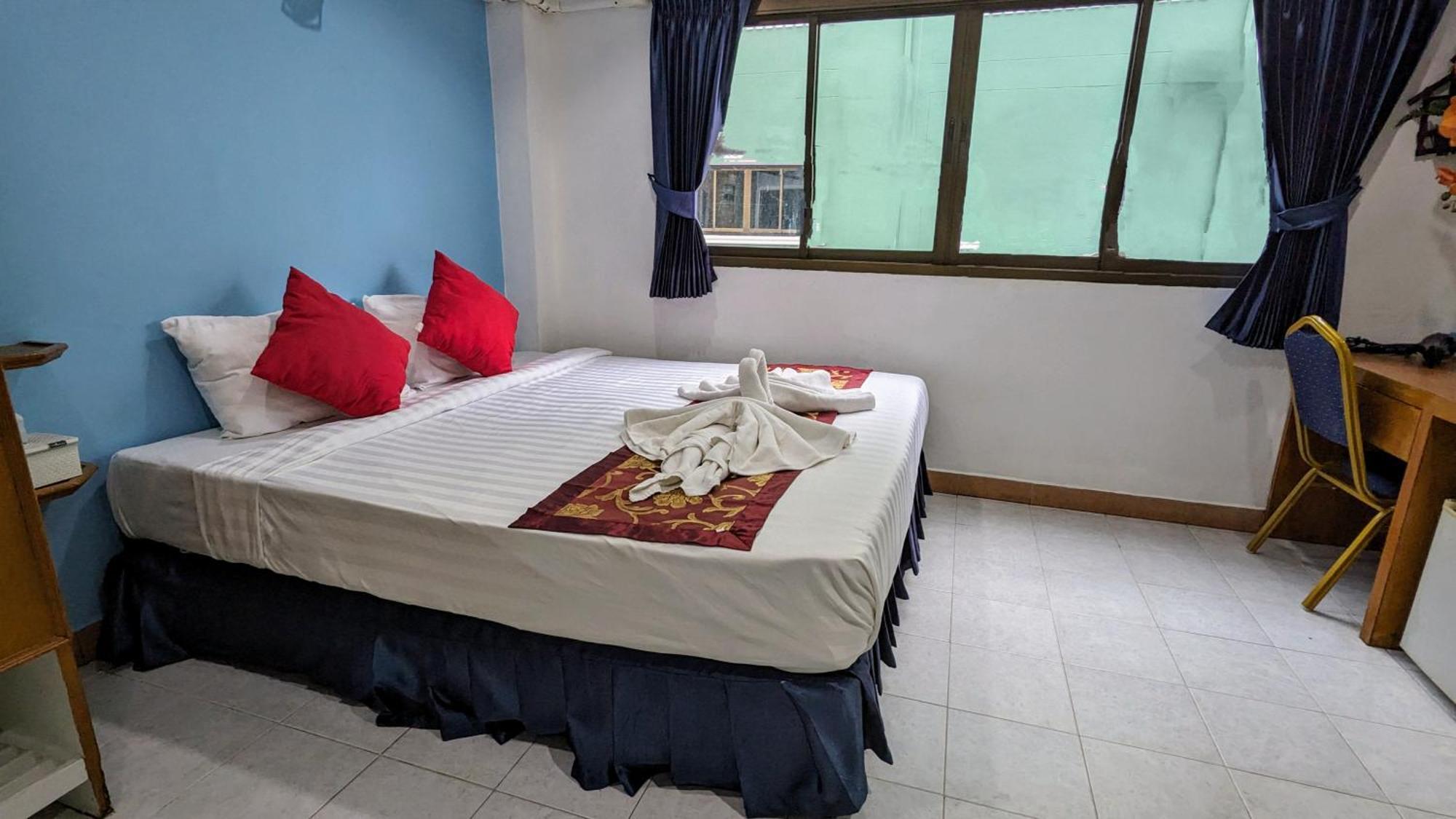 Heaven House Restro & Bar Hotel Patong Luaran gambar