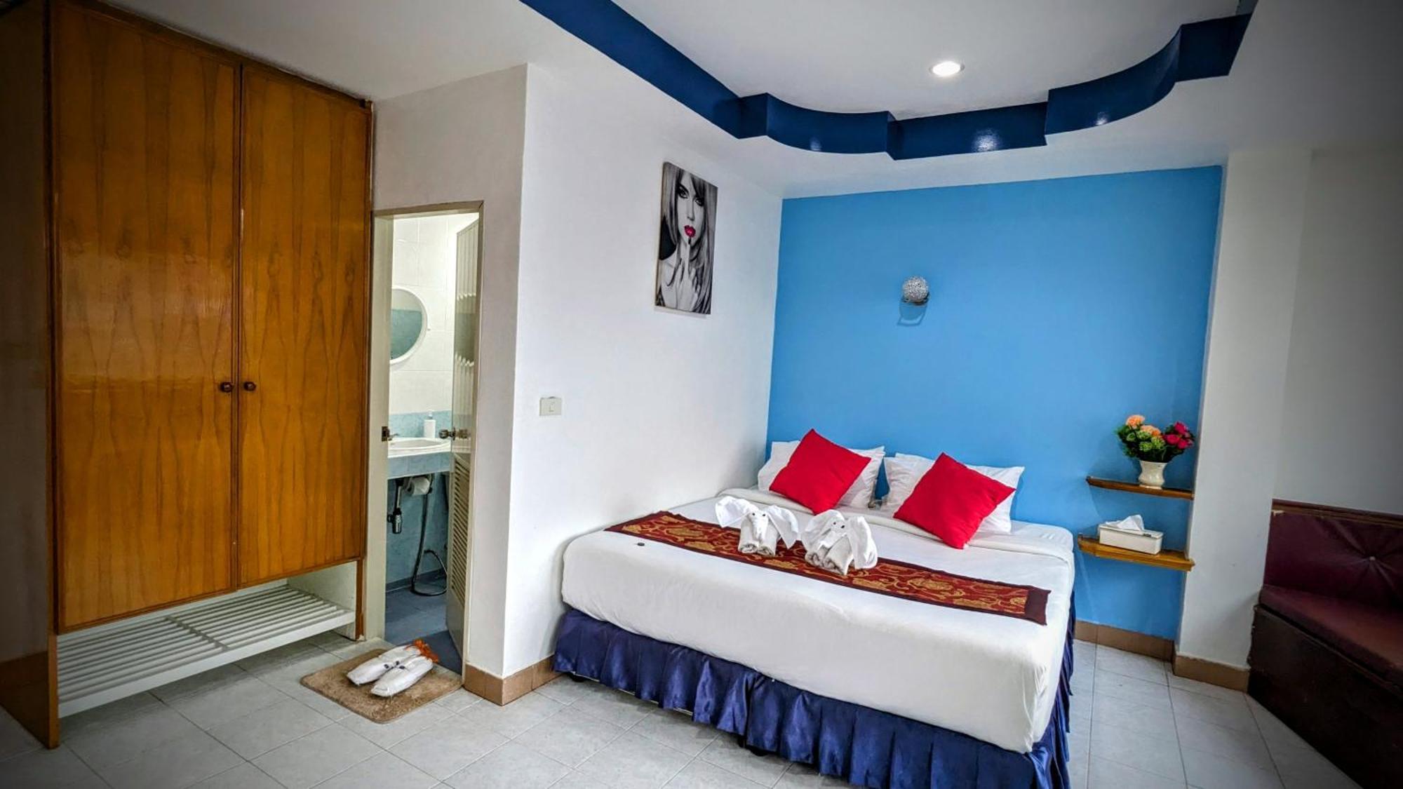 Heaven House Restro & Bar Hotel Patong Luaran gambar