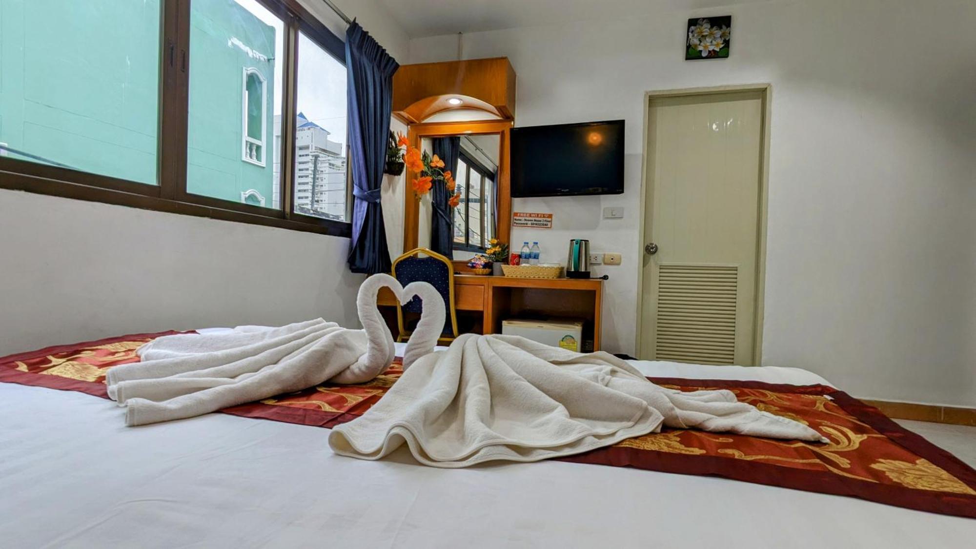 Heaven House Restro & Bar Hotel Patong Luaran gambar
