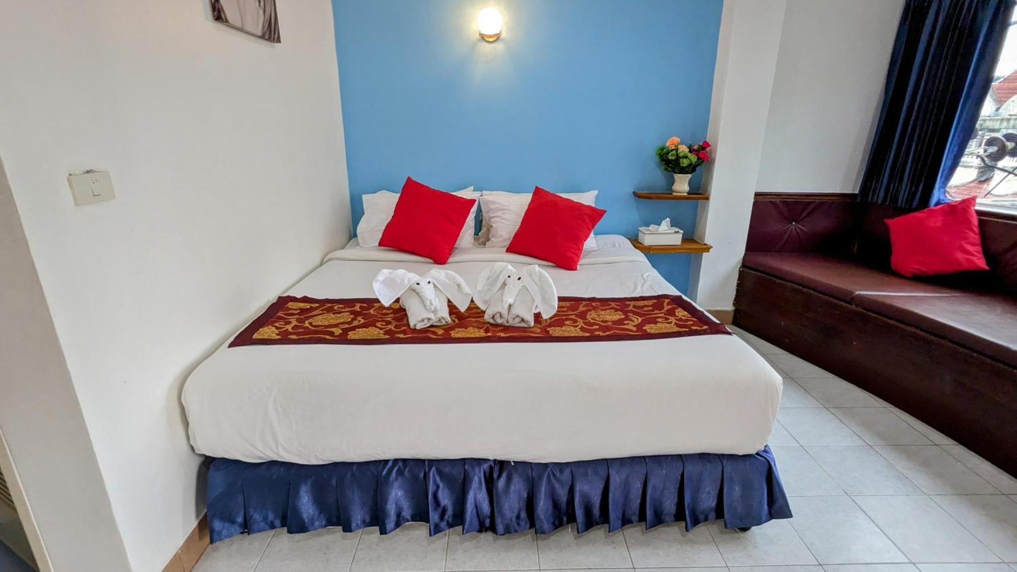 Heaven House Restro & Bar Hotel Patong Luaran gambar