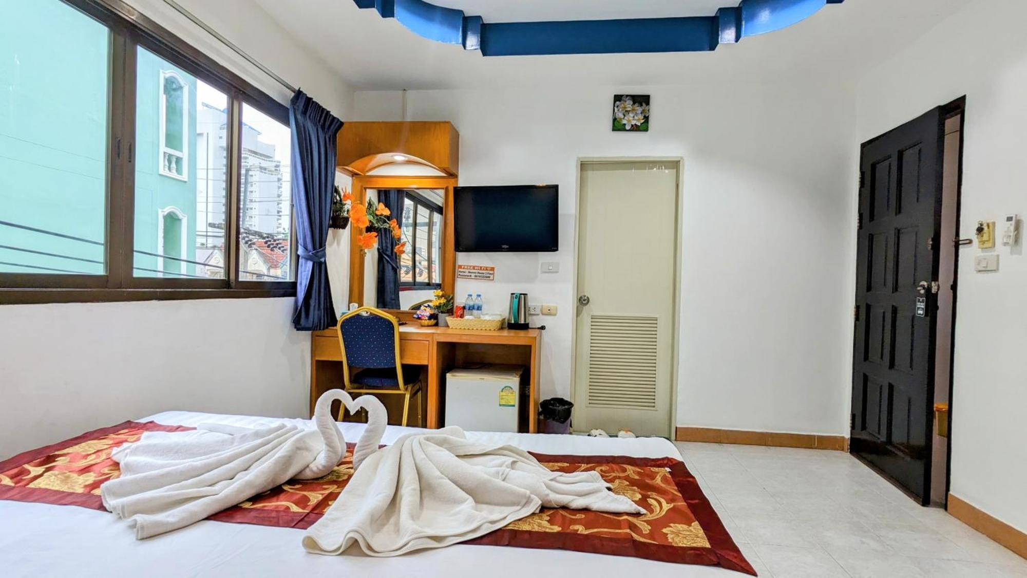 Heaven House Restro & Bar Hotel Patong Luaran gambar