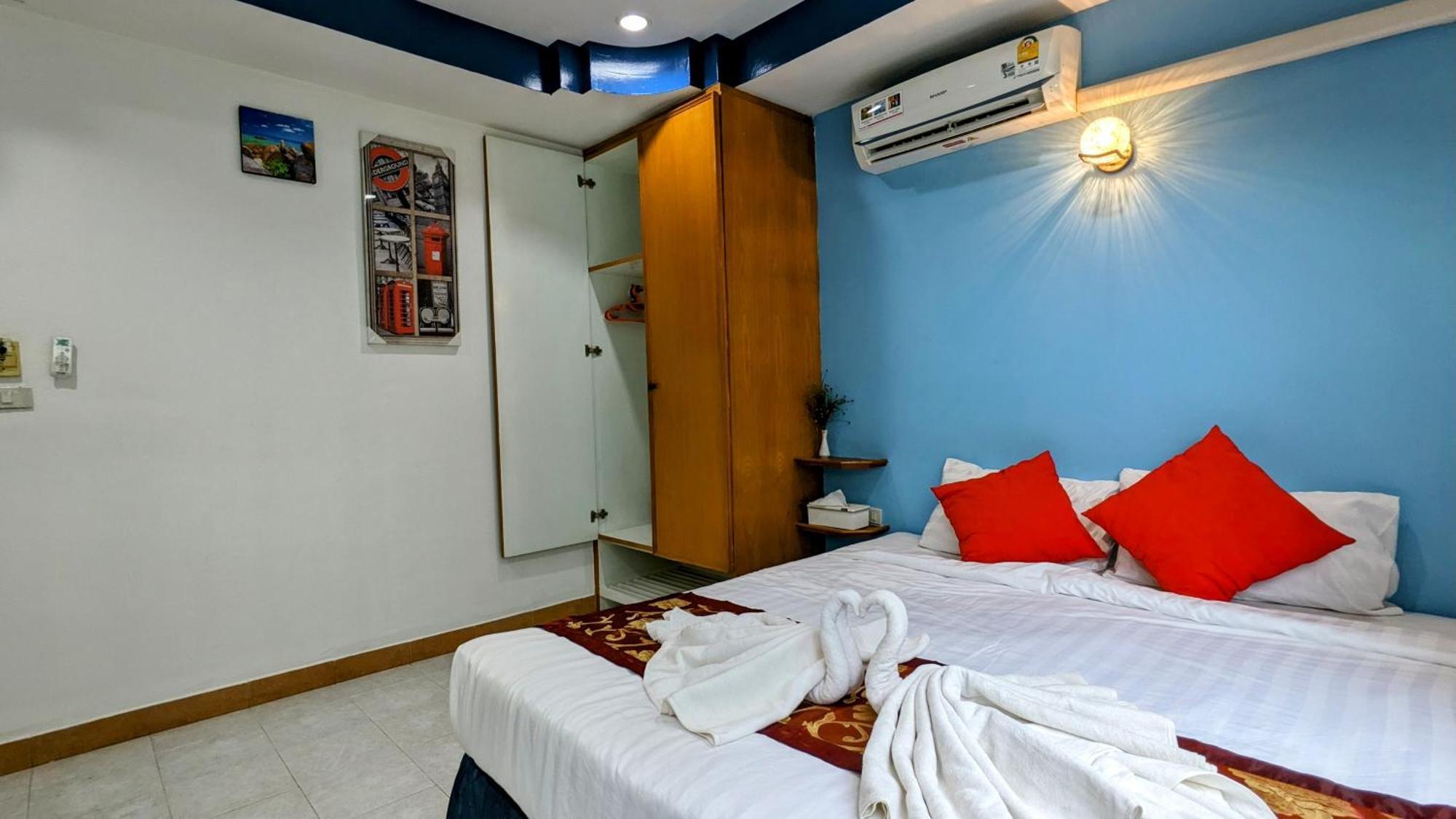 Heaven House Restro & Bar Hotel Patong Luaran gambar
