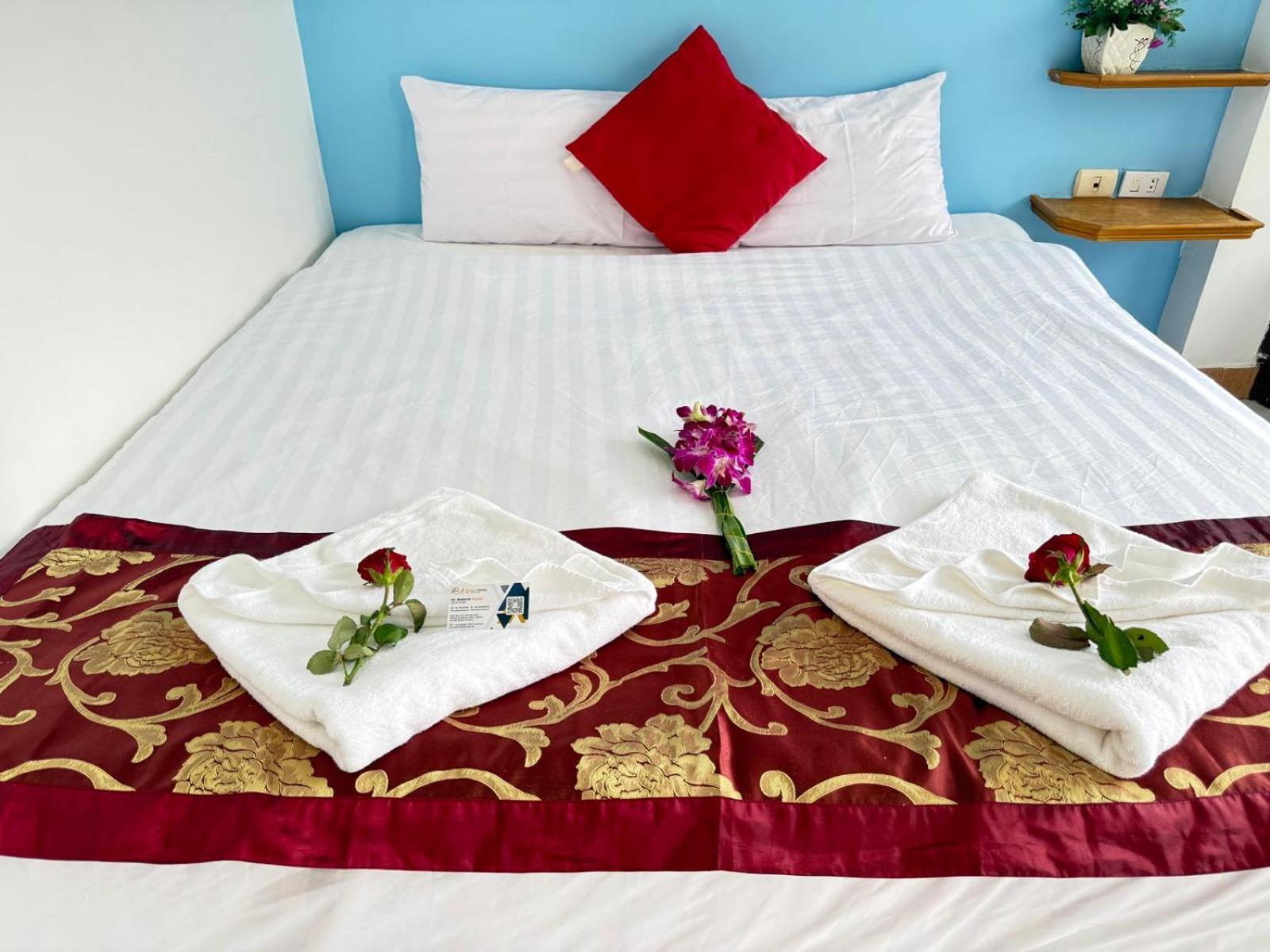 Heaven House Restro & Bar Hotel Patong Luaran gambar