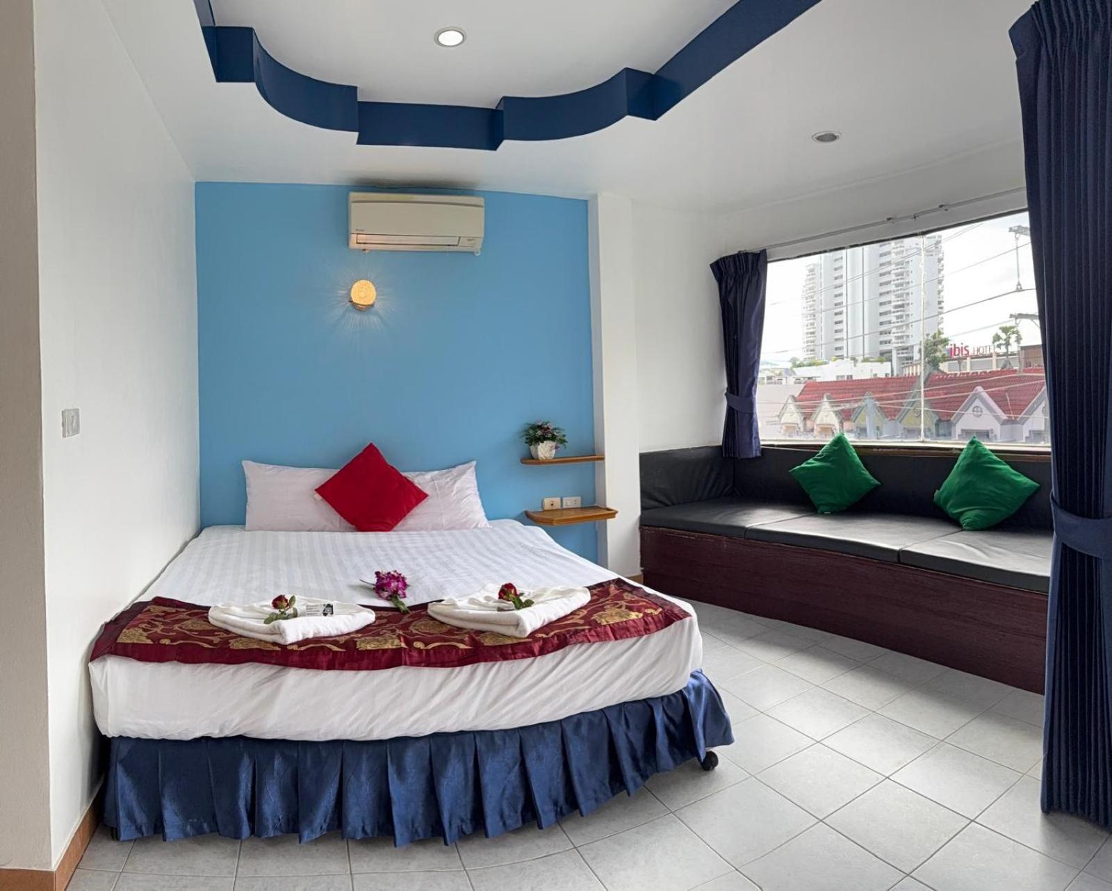 Heaven House Restro & Bar Hotel Patong Luaran gambar