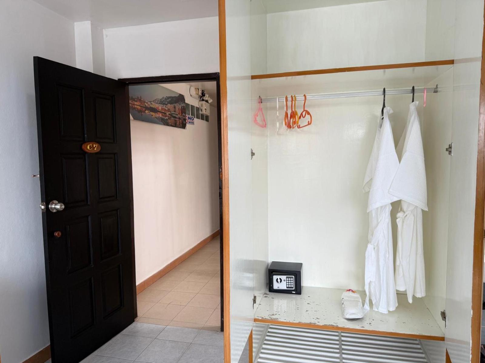 Heaven House Restro & Bar Hotel Patong Luaran gambar