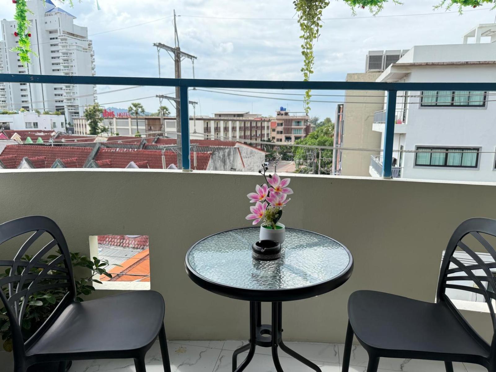 Heaven House Restro & Bar Hotel Patong Luaran gambar