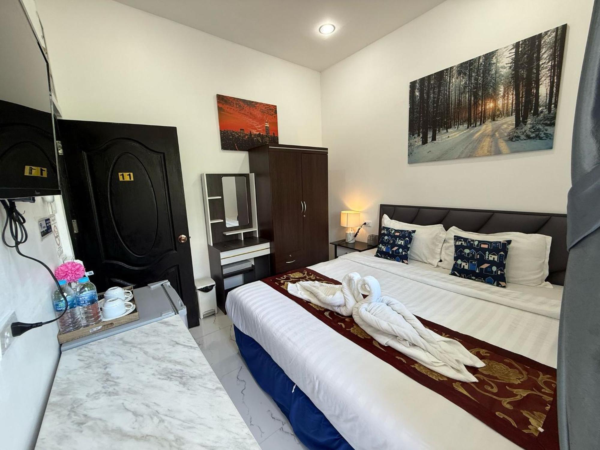 Heaven House Restro & Bar Hotel Patong Luaran gambar
